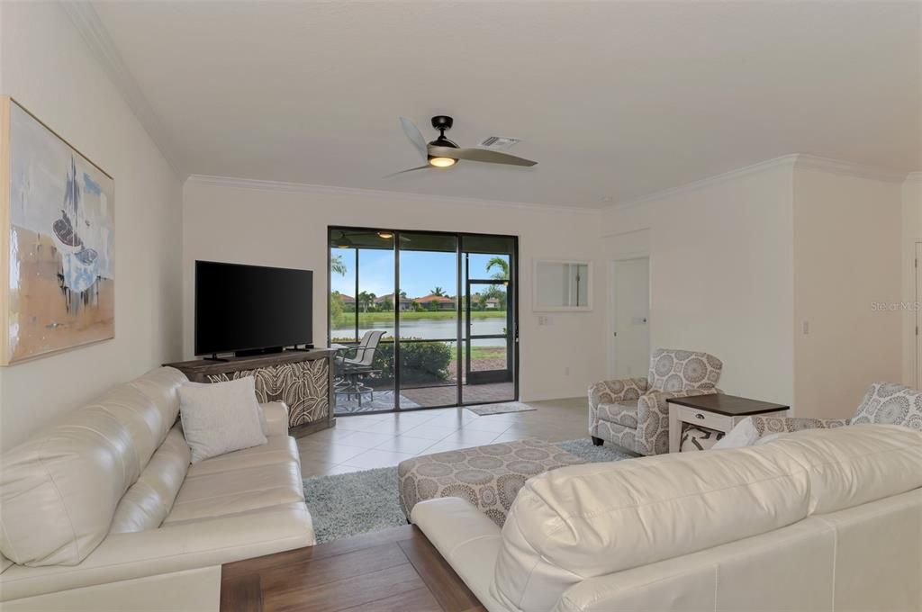 For Sale: $475,000 (3 beds, 3 baths, 1831 Square Feet)