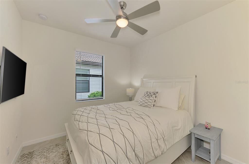 For Sale: $475,000 (3 beds, 3 baths, 1831 Square Feet)