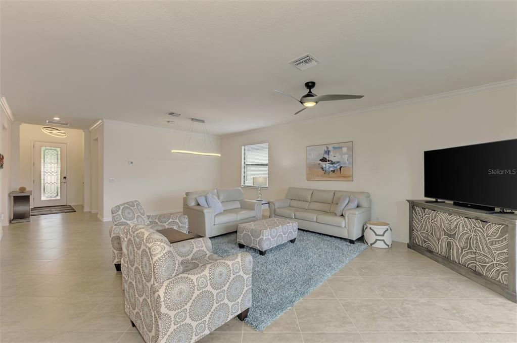 For Sale: $475,000 (3 beds, 3 baths, 1831 Square Feet)