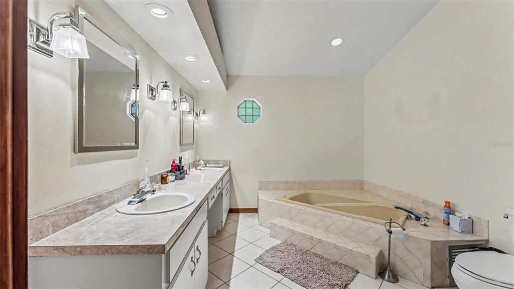 For Sale: $555,000 (3 beds, 2 baths, 2536 Square Feet)
