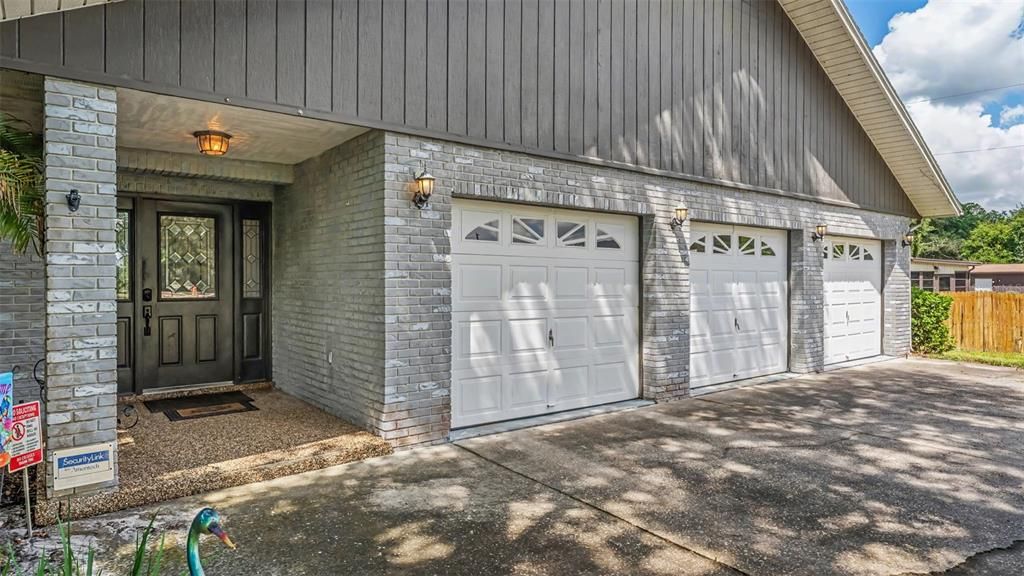 For Sale: $555,000 (3 beds, 2 baths, 2536 Square Feet)