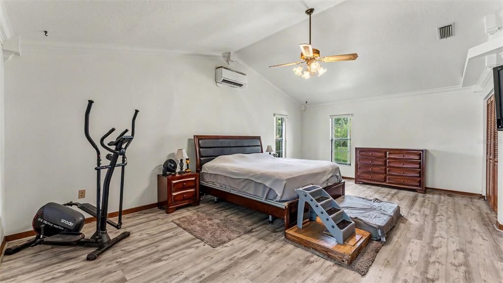 For Sale: $555,000 (3 beds, 2 baths, 2536 Square Feet)