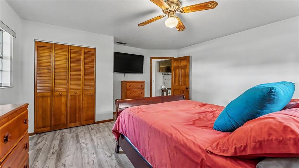 For Sale: $555,000 (3 beds, 2 baths, 2536 Square Feet)