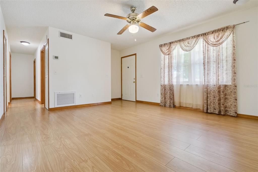 For Sale: $365,000 (3 beds, 2 baths, 1577 Square Feet)