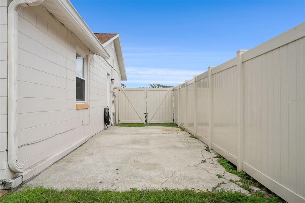 For Sale: $365,000 (3 beds, 2 baths, 1577 Square Feet)