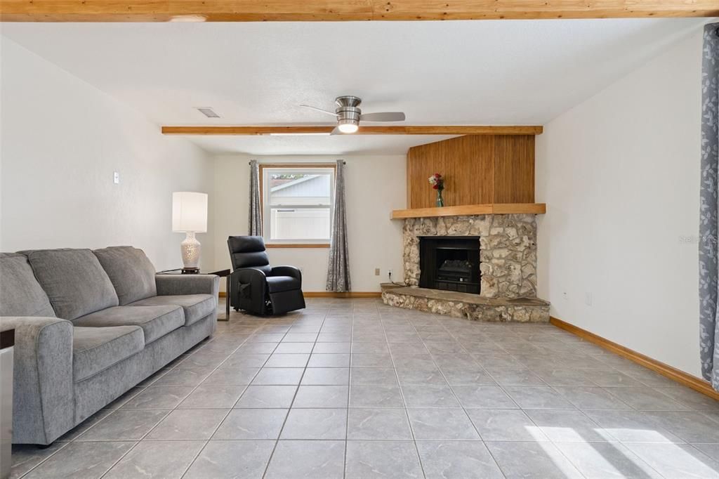 For Sale: $365,000 (3 beds, 2 baths, 1577 Square Feet)