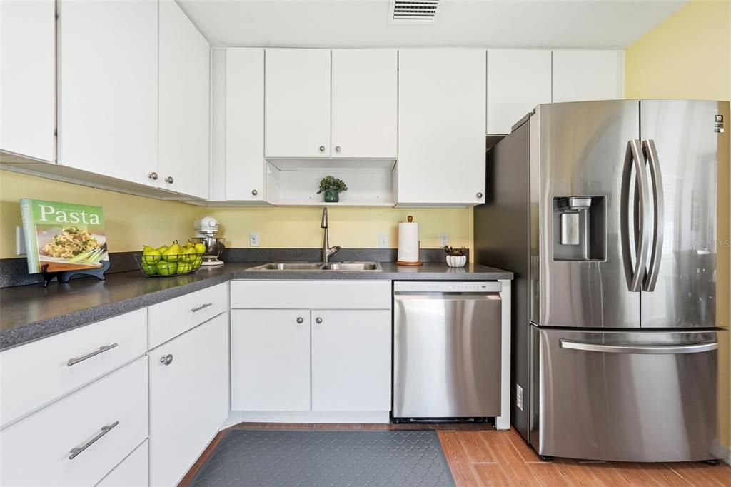 For Sale: $410,000 (3 beds, 2 baths, 1524 Square Feet)