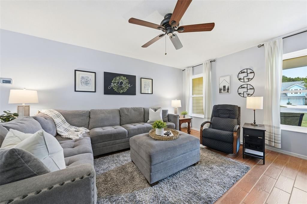 For Sale: $410,000 (3 beds, 2 baths, 1524 Square Feet)