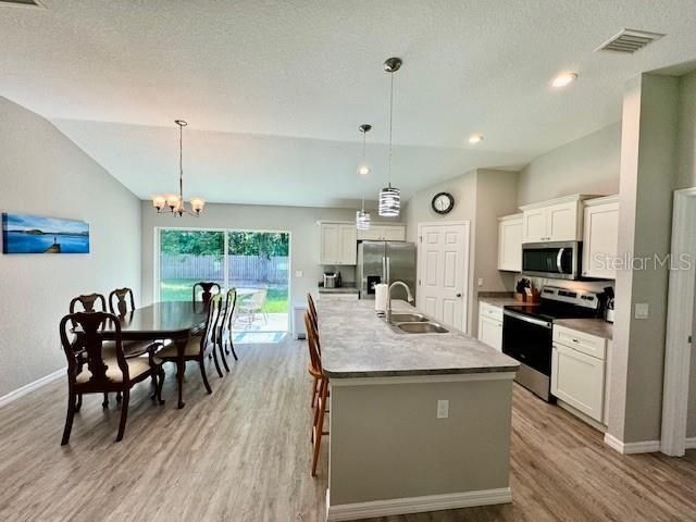 For Rent: $2,500 (3 beds, 2 baths, 1415 Square Feet)