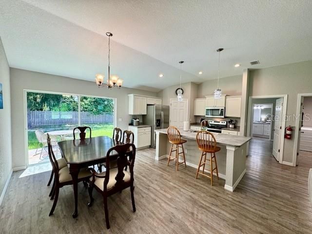 For Rent: $2,500 (3 beds, 2 baths, 1415 Square Feet)