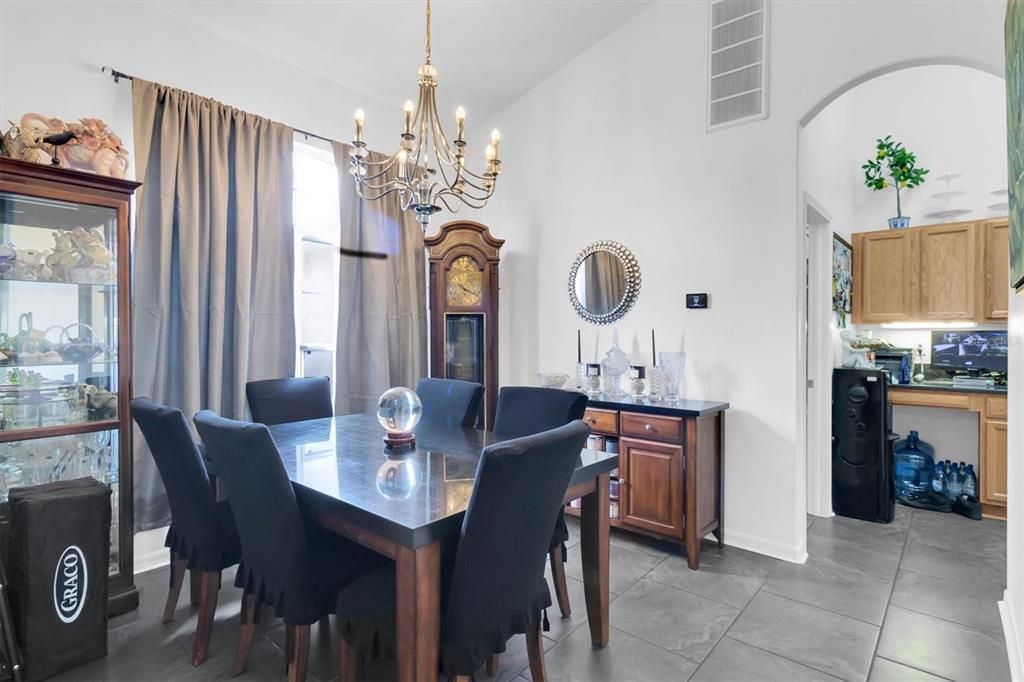 En Venta: $368,500 (3 camas, 2 baños, 2003 Pies cuadrados)