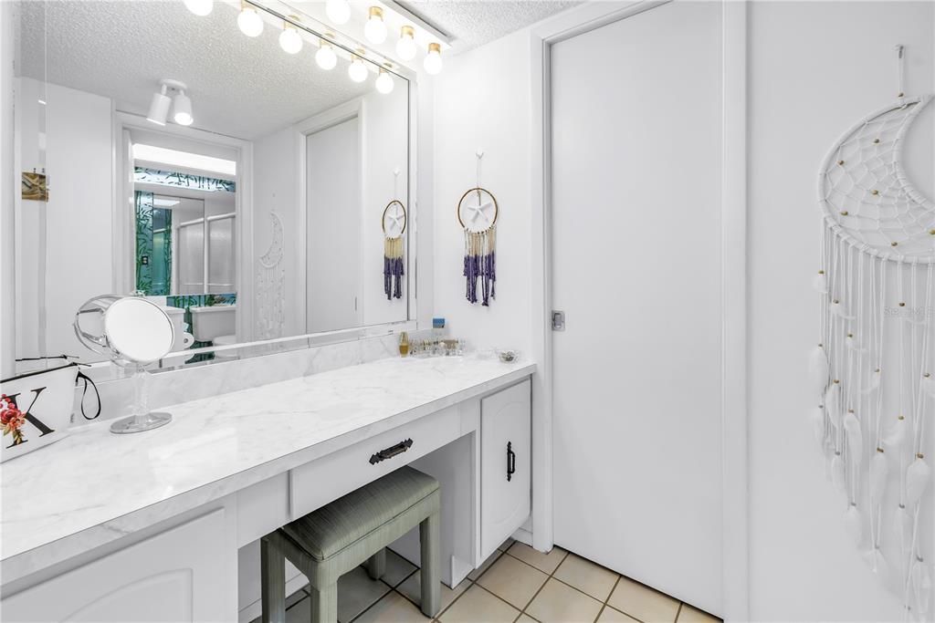 For Sale: $369,900 (1 beds, 1 baths, 1060 Square Feet)