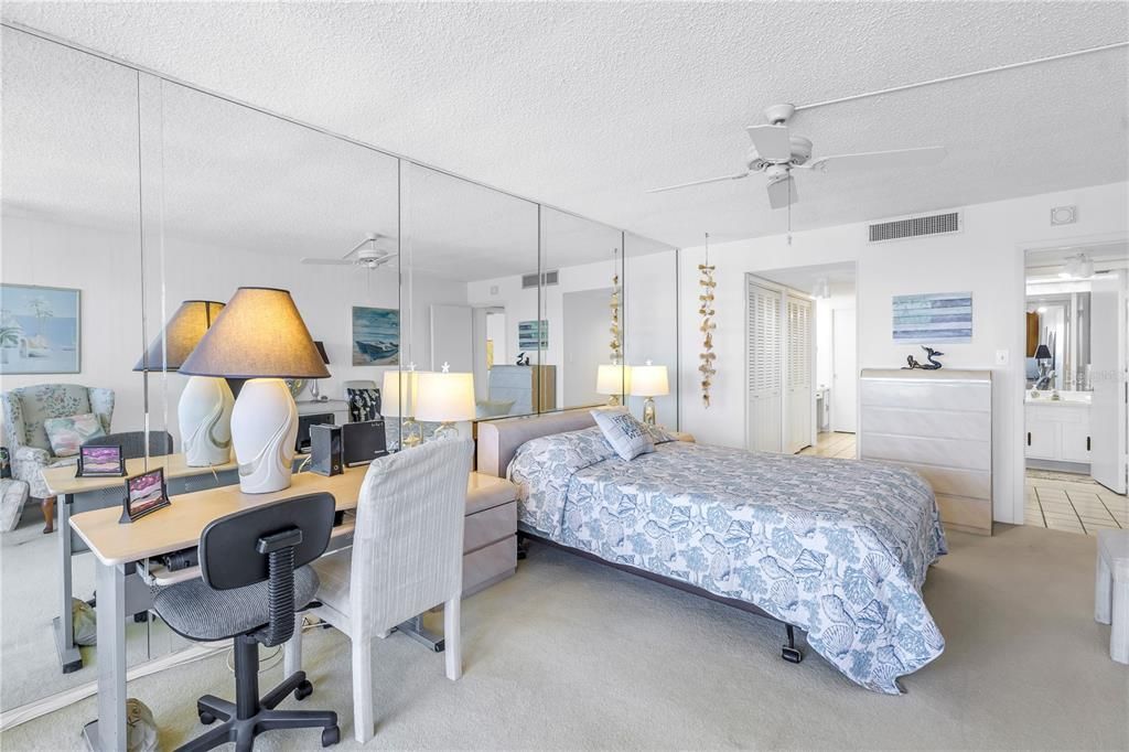 For Sale: $369,900 (1 beds, 1 baths, 1060 Square Feet)