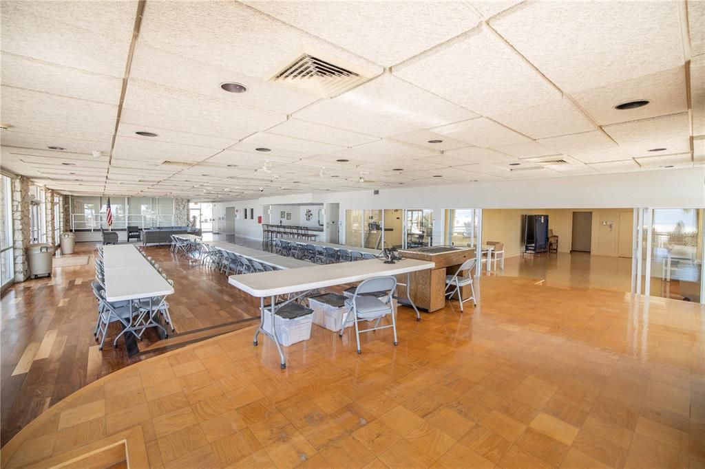 For Sale: $369,900 (1 beds, 1 baths, 1060 Square Feet)