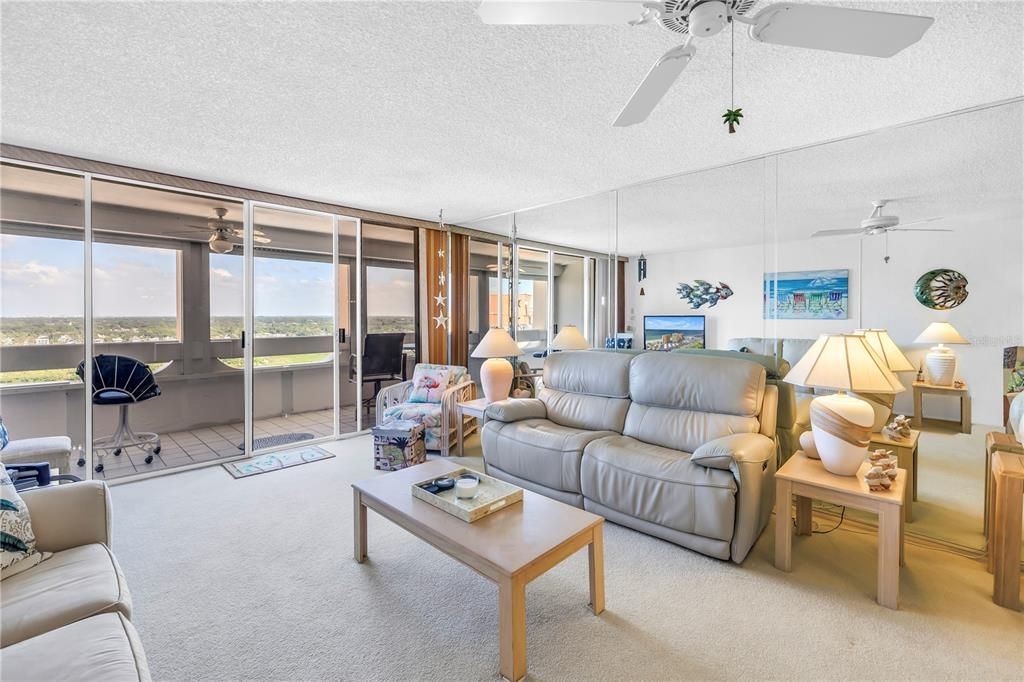 For Sale: $369,900 (1 beds, 1 baths, 1060 Square Feet)