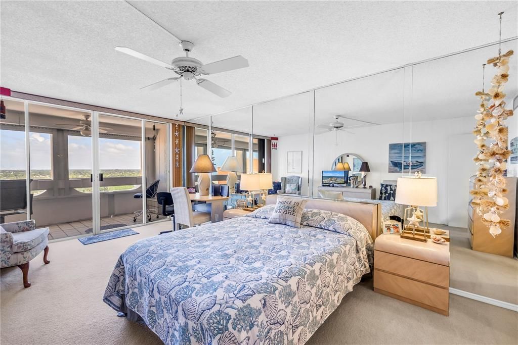 For Sale: $369,900 (1 beds, 1 baths, 1060 Square Feet)