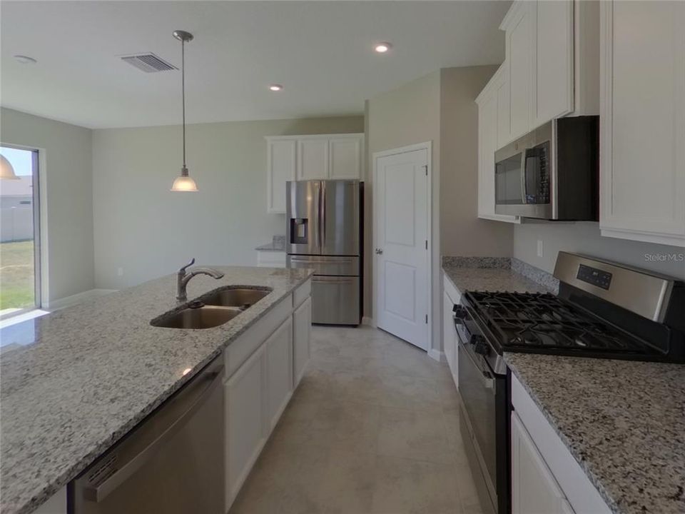 En Venta: $375,000 (3 camas, 2 baños, 1934 Pies cuadrados)