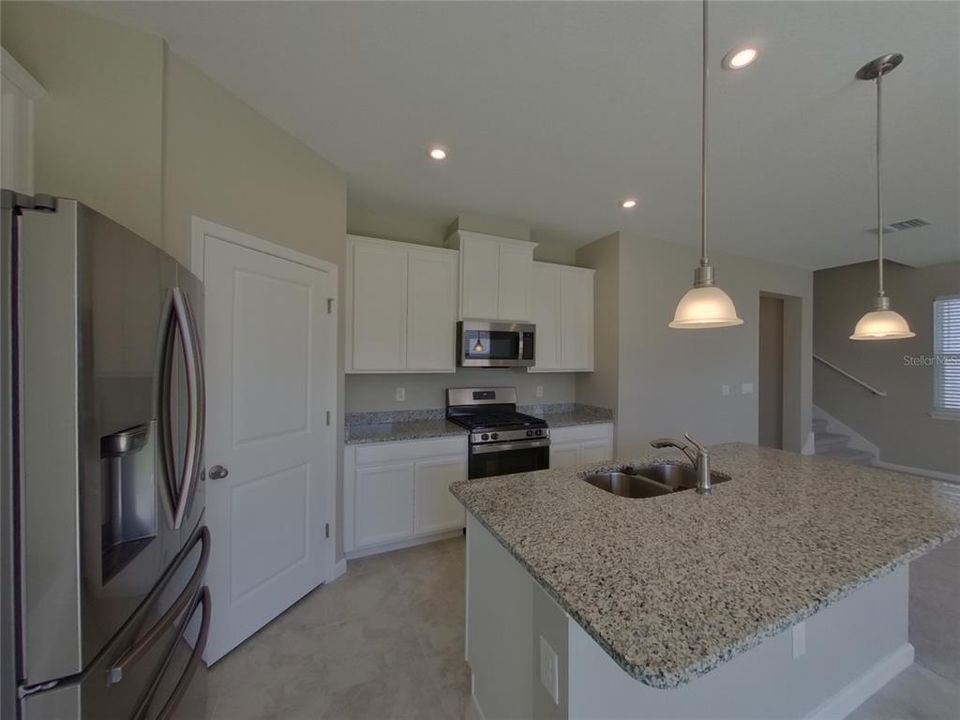 En Venta: $375,000 (3 camas, 2 baños, 1934 Pies cuadrados)