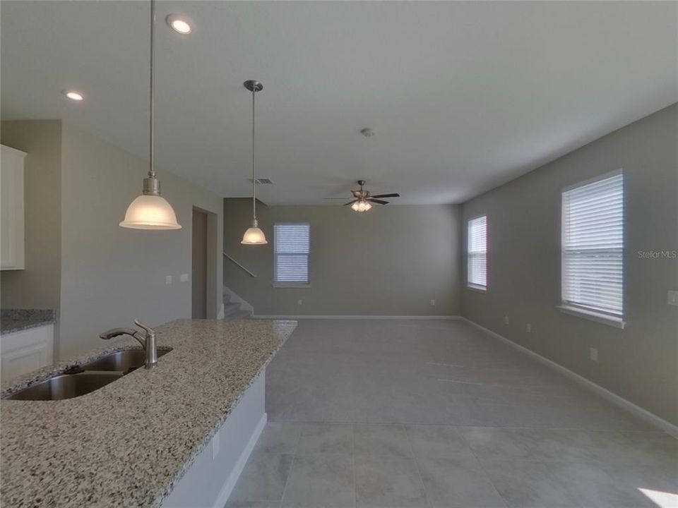 En Venta: $375,000 (3 camas, 2 baños, 1934 Pies cuadrados)