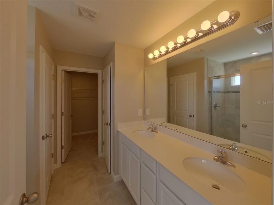 En Venta: $375,000 (3 camas, 2 baños, 1934 Pies cuadrados)