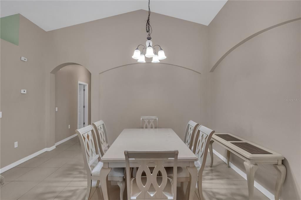 На продажу: $425,000 (4 спален, 2 ванн, 1908 Квадратных фут)