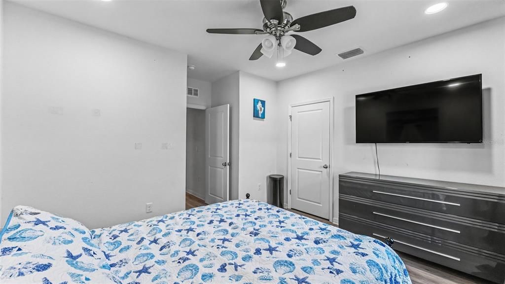 En Venta: $380,000 (4 camas, 2 baños, 2324 Pies cuadrados)