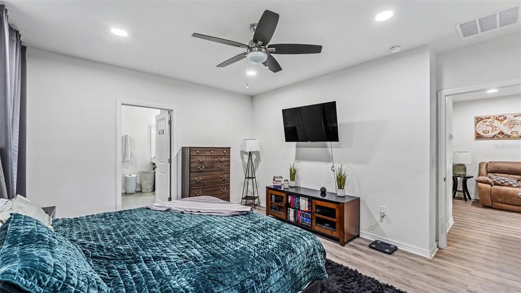 En Venta: $380,000 (4 camas, 2 baños, 2324 Pies cuadrados)