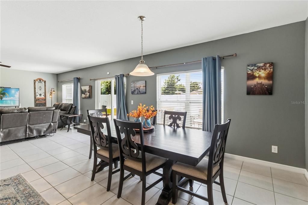 En Venta: $449,000 (5 camas, 3 baños, 2544 Pies cuadrados)