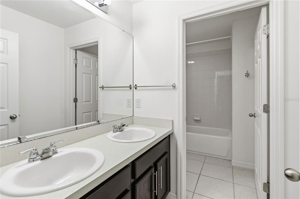 En Venta: $449,000 (5 camas, 3 baños, 2544 Pies cuadrados)