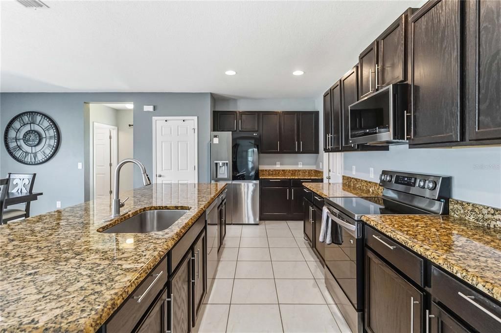 En Venta: $449,000 (5 camas, 3 baños, 2544 Pies cuadrados)
