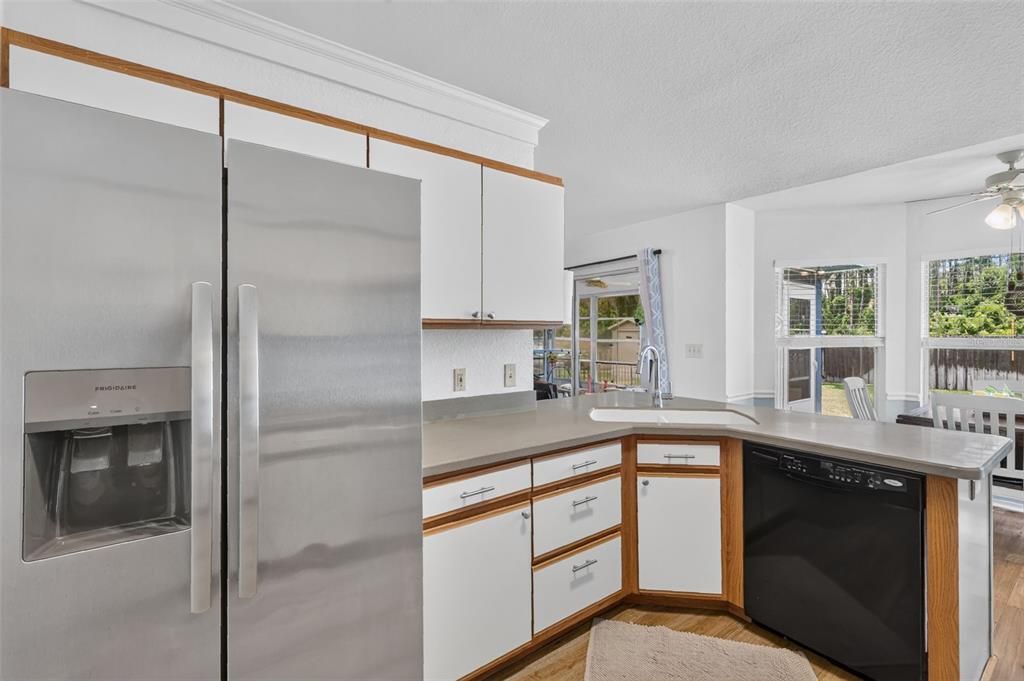 На продажу: $320,000 (3 спален, 2 ванн, 1588 Квадратных фут)