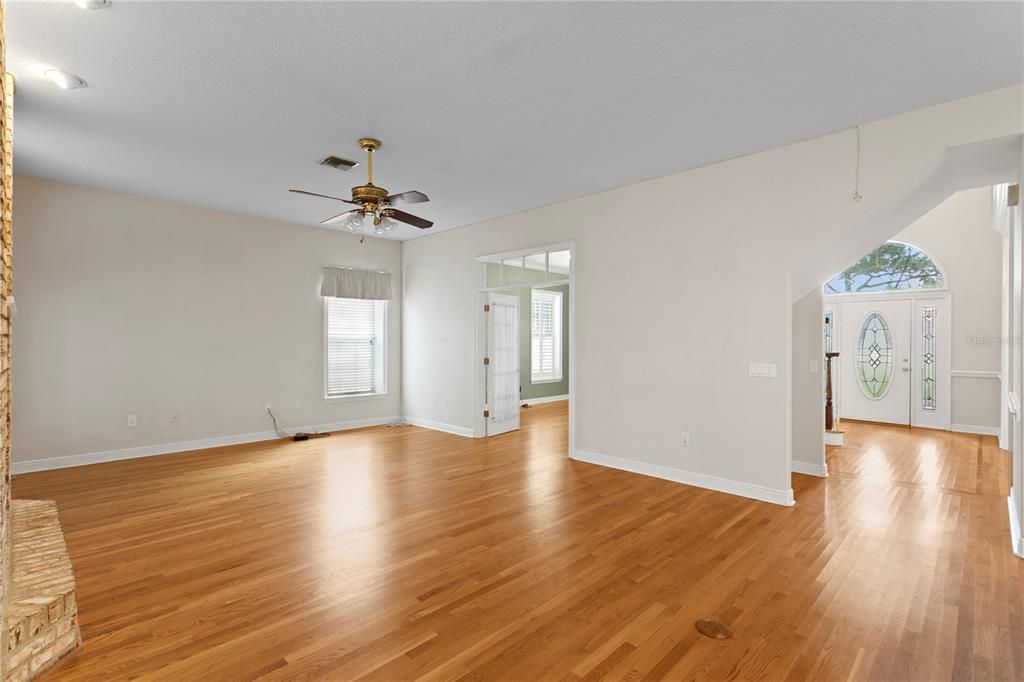 For Sale: $1,150,000 (5 beds, 4 baths, 4214 Square Feet)