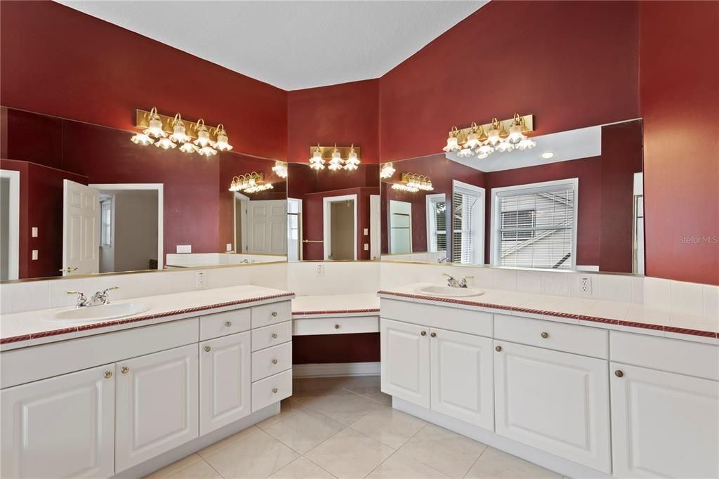 For Sale: $1,150,000 (5 beds, 4 baths, 4214 Square Feet)