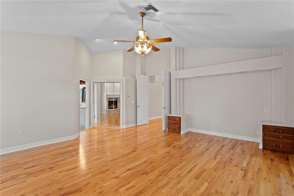 For Sale: $1,150,000 (5 beds, 4 baths, 4214 Square Feet)