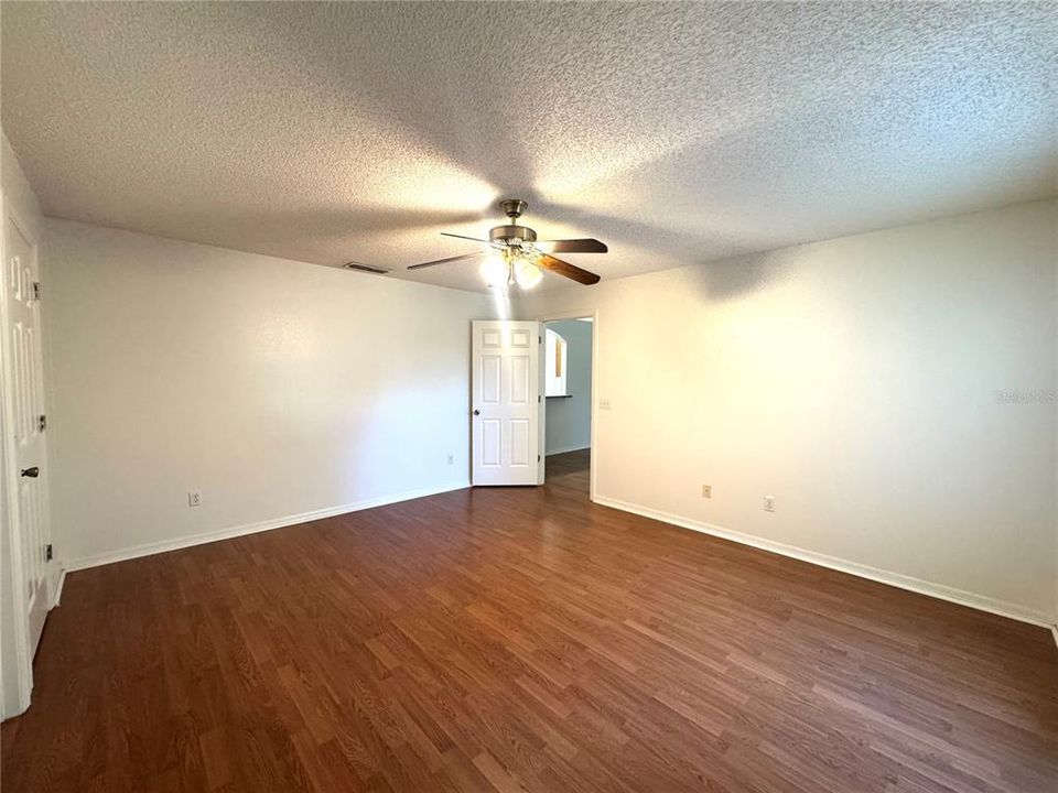 En Venta: $289,999 (3 camas, 2 baños, 1250 Pies cuadrados)