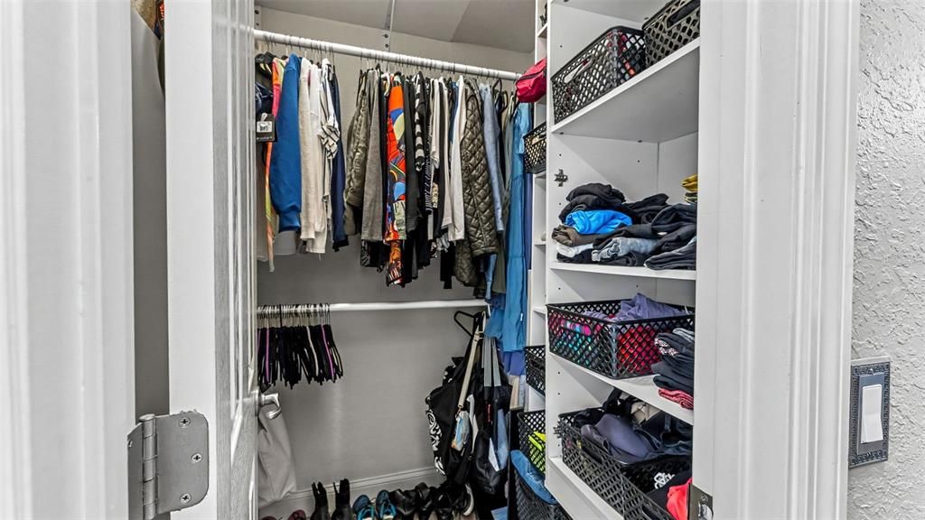 Activo con contrato: $375,000 (4 camas, 2 baños, 2168 Pies cuadrados)
