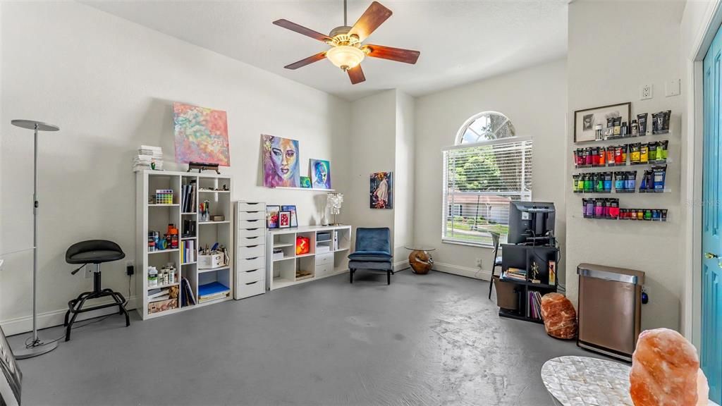 Activo con contrato: $375,000 (4 camas, 2 baños, 2168 Pies cuadrados)
