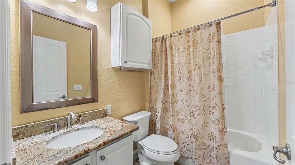 Activo con contrato: $375,000 (4 camas, 2 baños, 2168 Pies cuadrados)