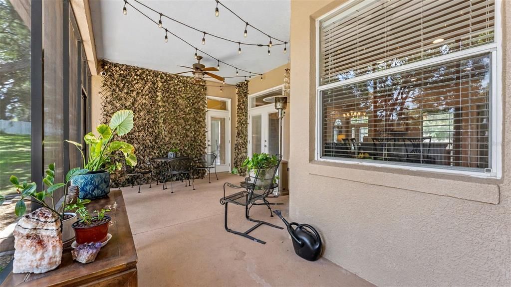 Activo con contrato: $375,000 (4 camas, 2 baños, 2168 Pies cuadrados)