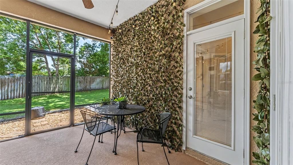 Activo con contrato: $375,000 (4 camas, 2 baños, 2168 Pies cuadrados)