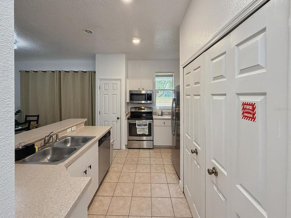For Rent: $2,200 (4 beds, 3 baths, 1642 Square Feet)