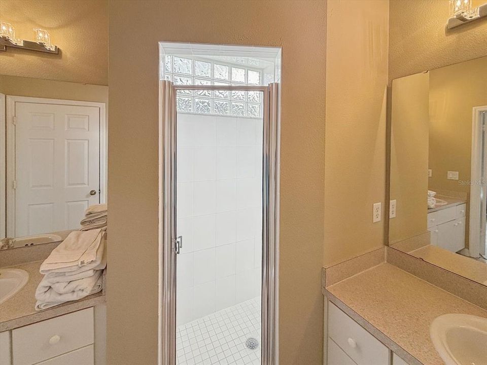 For Rent: $2,200 (4 beds, 3 baths, 1642 Square Feet)