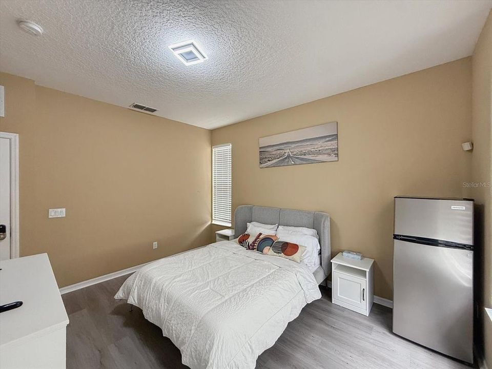 For Rent: $2,200 (4 beds, 3 baths, 1642 Square Feet)