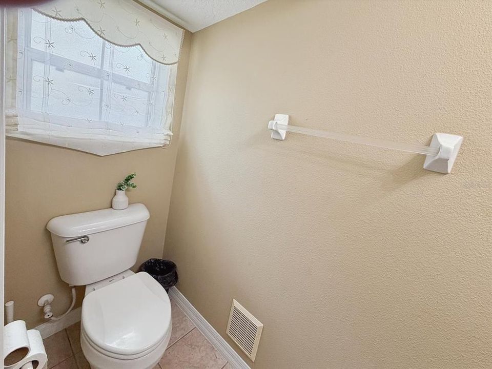 For Rent: $2,200 (4 beds, 3 baths, 1642 Square Feet)