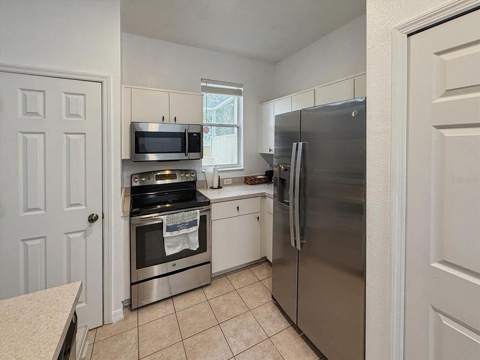 For Rent: $2,200 (4 beds, 3 baths, 1642 Square Feet)