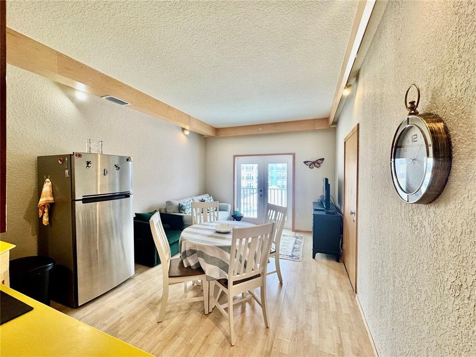 For Rent: $1,350 (1 beds, 1 baths, 625 Square Feet)
