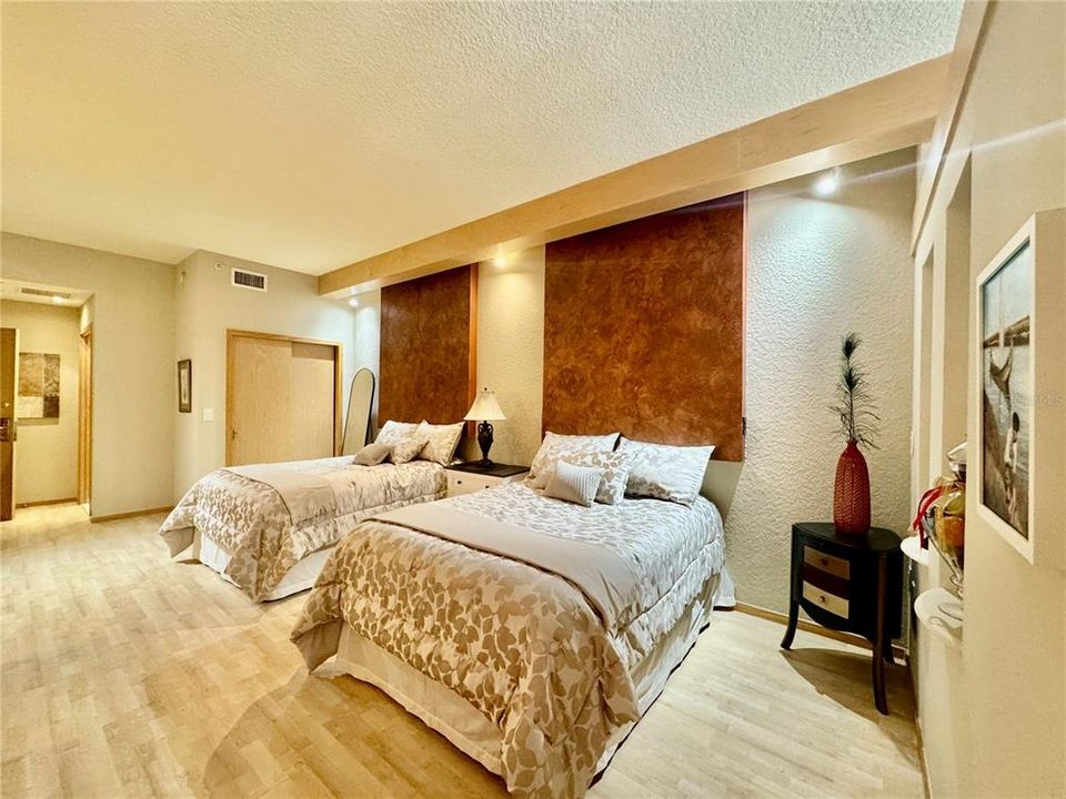 For Rent: $1,350 (1 beds, 1 baths, 625 Square Feet)