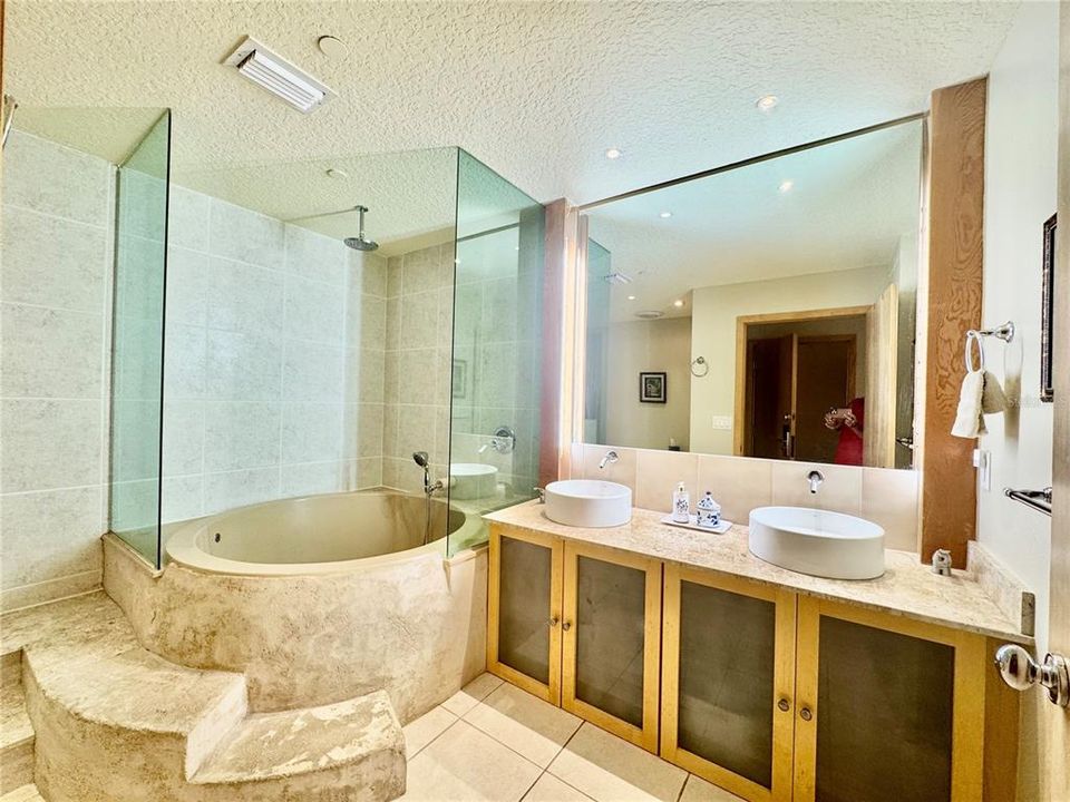For Rent: $1,350 (1 beds, 1 baths, 625 Square Feet)