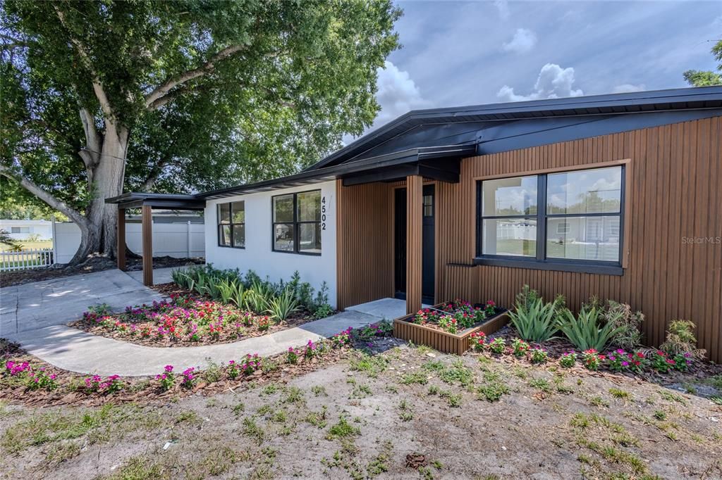 For Sale: $589,900 (5 beds, 2 baths, 2008 Square Feet)