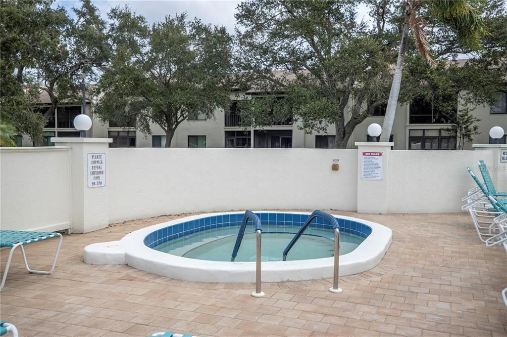 For Rent: $1,950 (2 beds, 2 baths, 942 Square Feet)